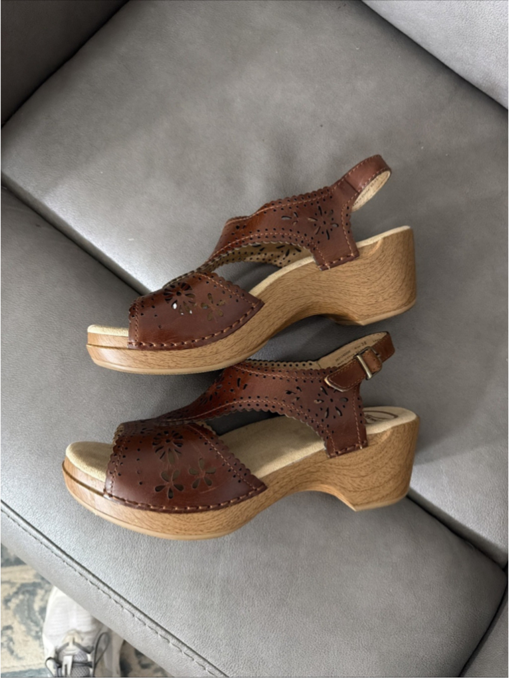 WOMEN’S DANSKO CLOG SANDALS SHOES SIZE 38 EU BROWN BEIGE STRAP ON WEDGES - Picture 4 of 9